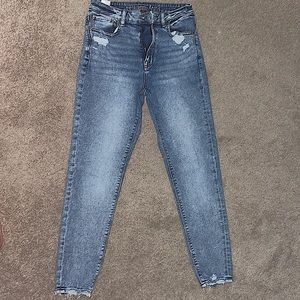 -American eagle, size 2, light wash